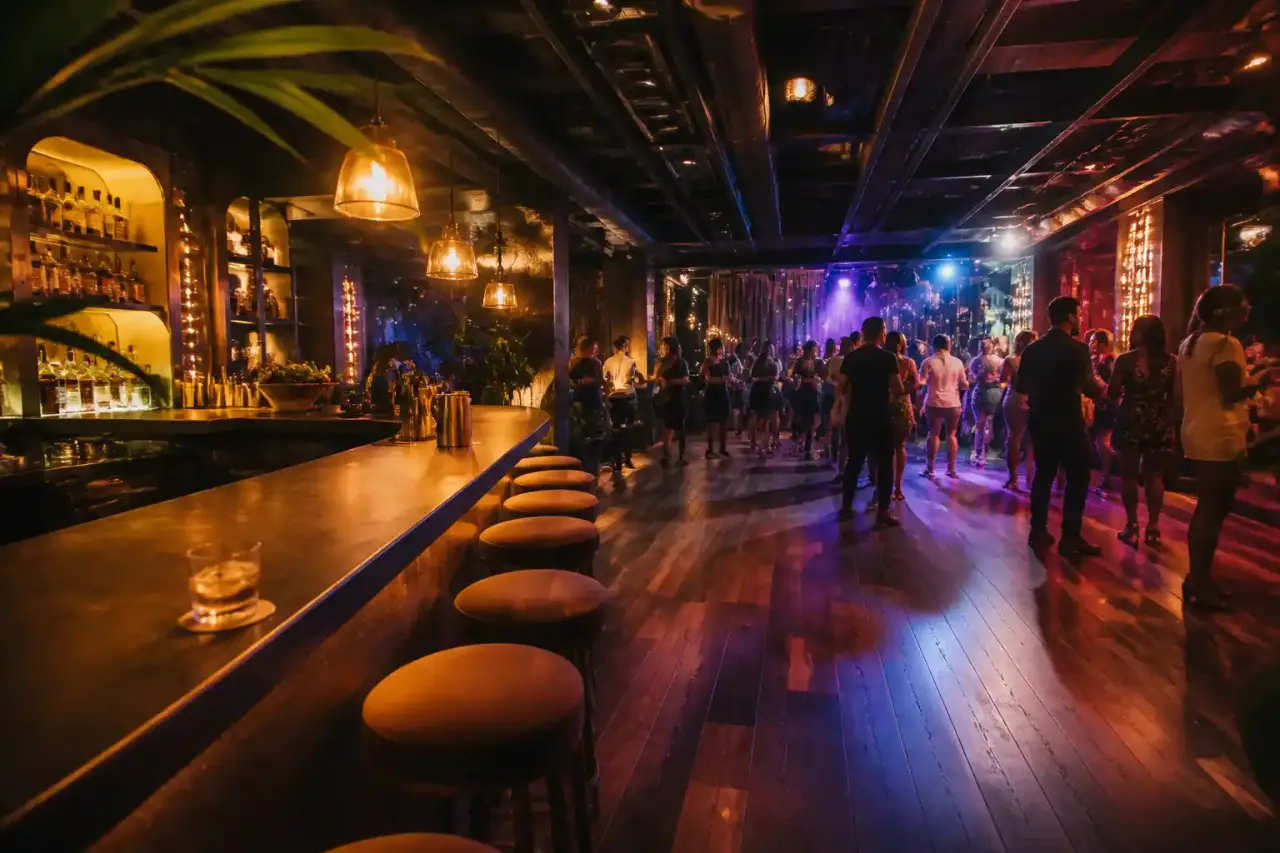 Bar dansant : où poser le verre pour finir en dansant sans passer par la case club